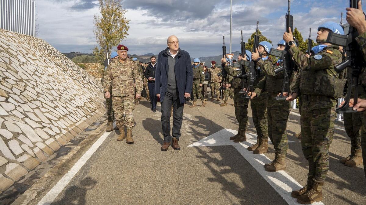 Lieutenant General Aroldo Lázaro and Prime Minister Najib Miqati walk beside peacekeepers.